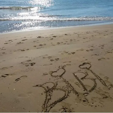 Enjoy The Serenity On Our Beautiful Terrace - Beahost Apartamento