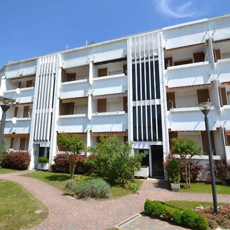 Enjoy The Serenity On Our Beautiful Terrace - Beahost Apartmán *