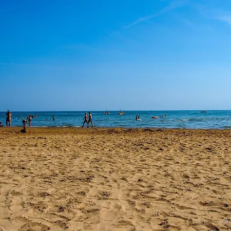Enjoy The Serenity On Our Beautiful Terrace - Beahost Μπιμπιόνε