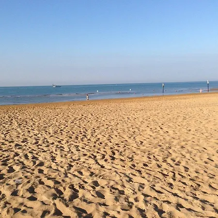 Enjoy The Serenity On Our Beautiful Terrace - Beahost * Μπιμπιόνε