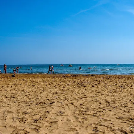 Enjoy The Serenity On Our Beautiful Terrace - Beahost Lägenhet